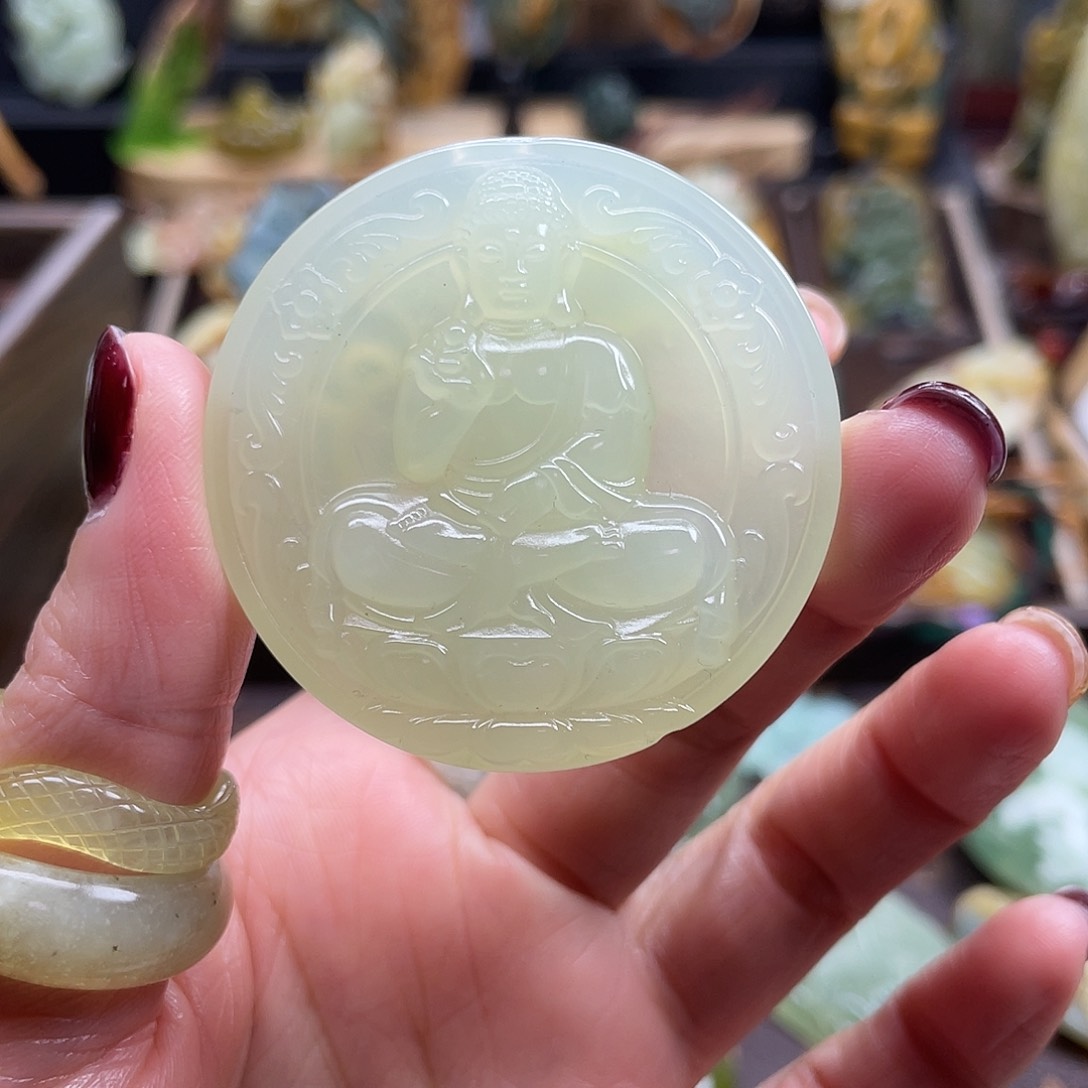 蛇纹石玉颈饰未镶嵌岫玉阿弥陀佛 狗和猪的守护
