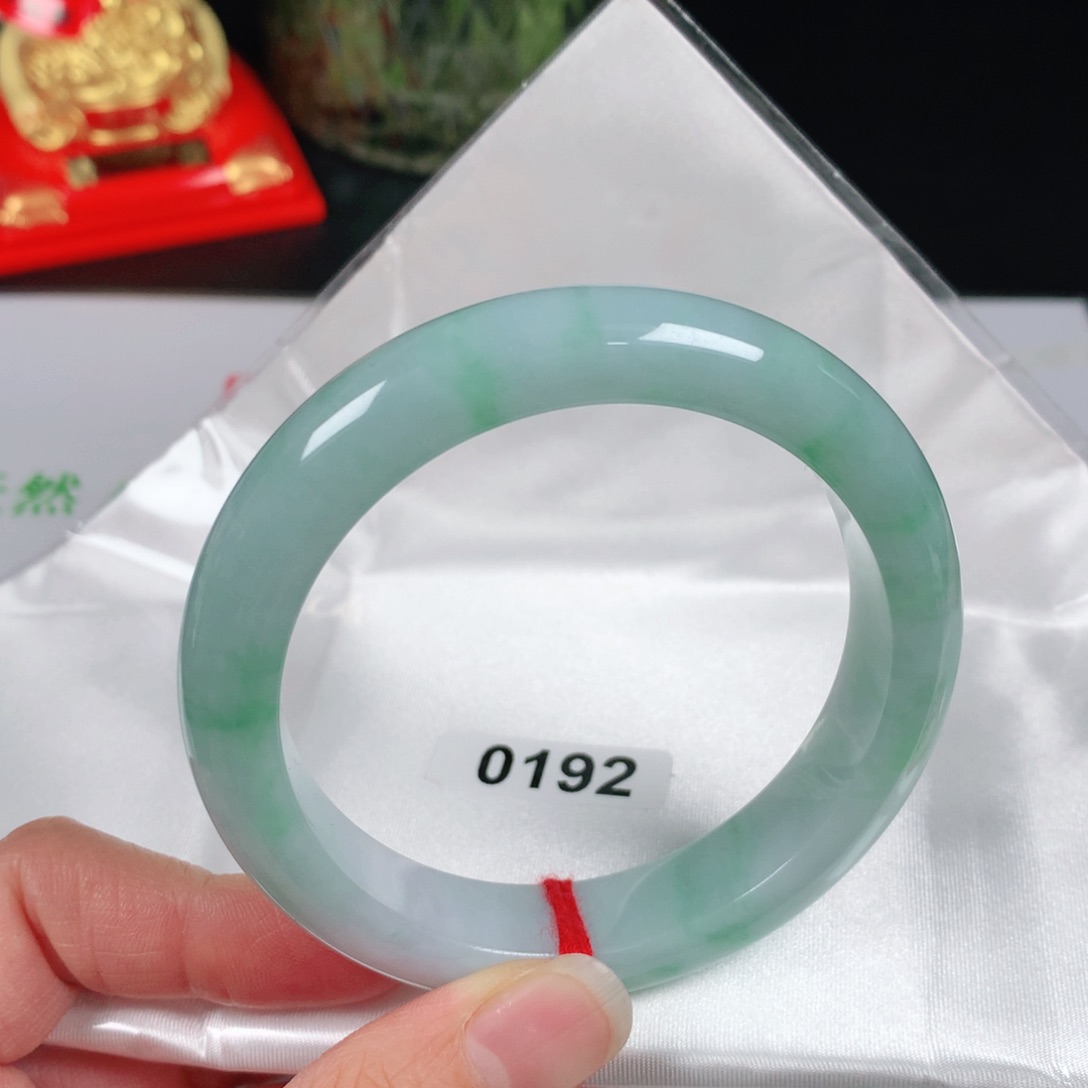 翡翠手镯未镶嵌编号0192 正圈58+