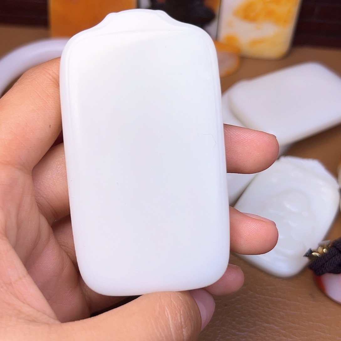 和田玉颈饰未镶嵌译**下