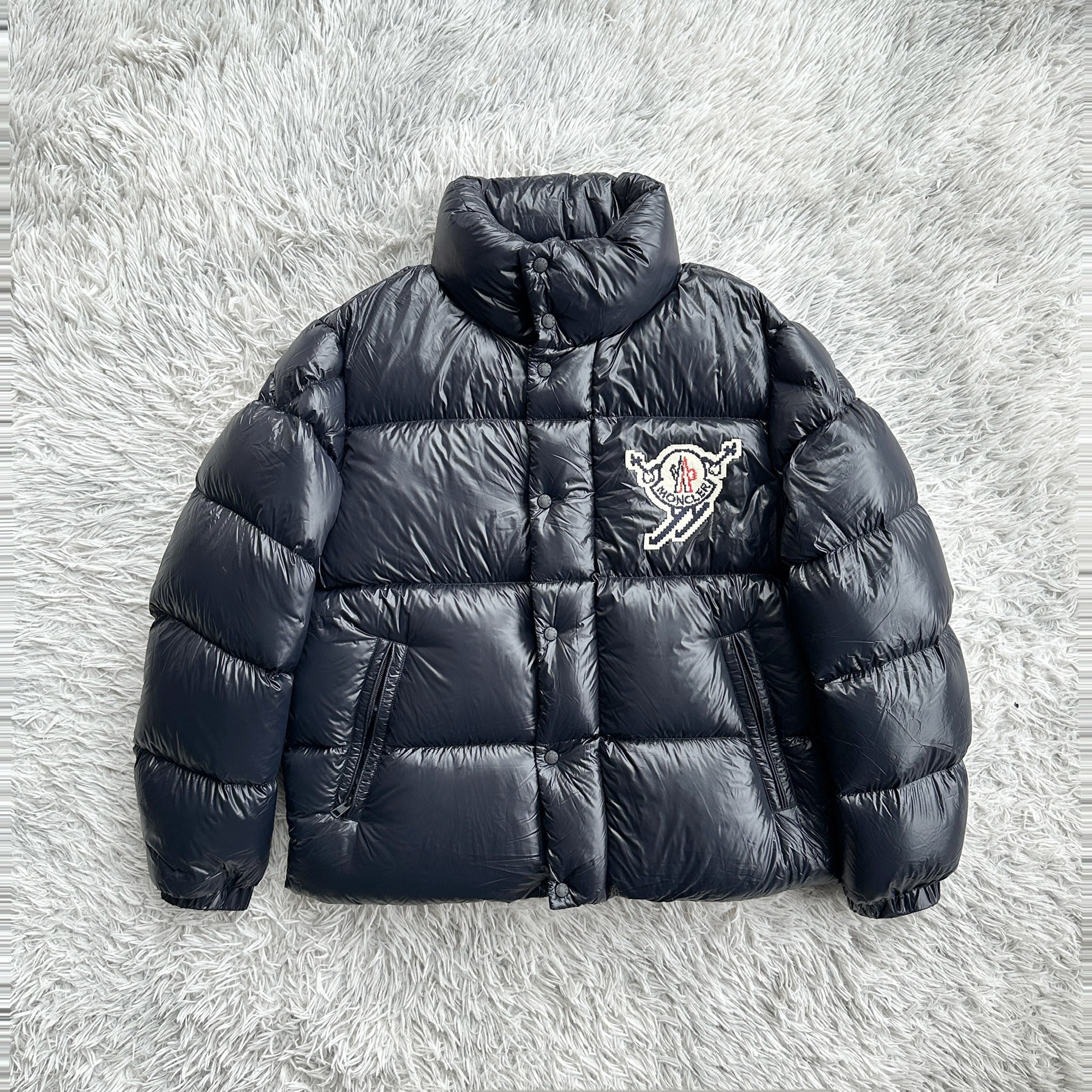 【大码特价】Moncler盟可睐 Leste拉链口袋抽绳亮面羽绒服 黑色