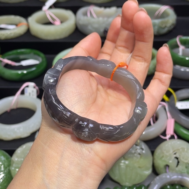 和田玉手镯55圈口 编号78未镶嵌