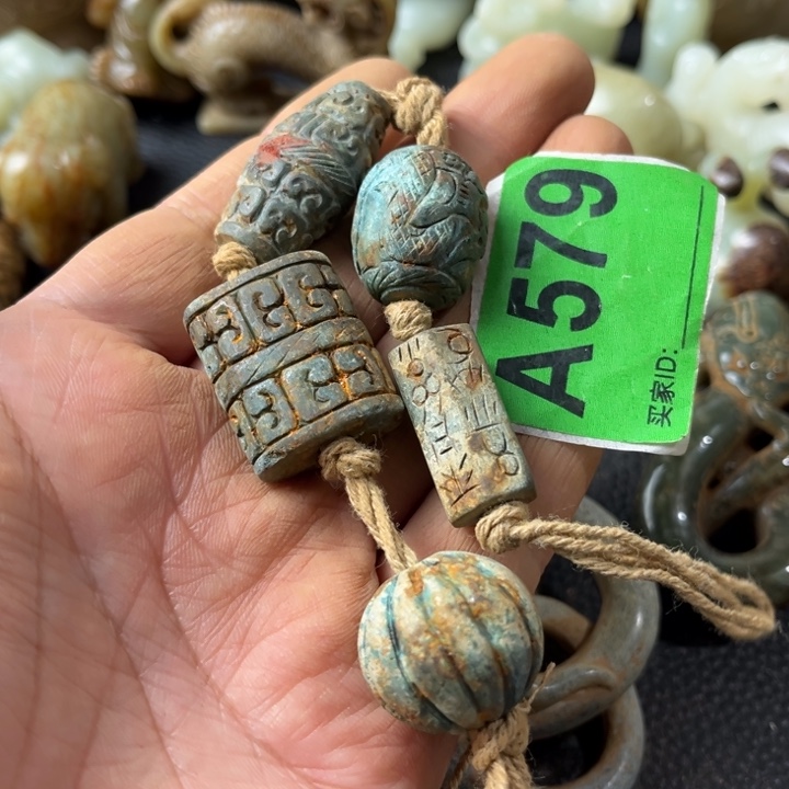 和田玉颈饰未镶嵌