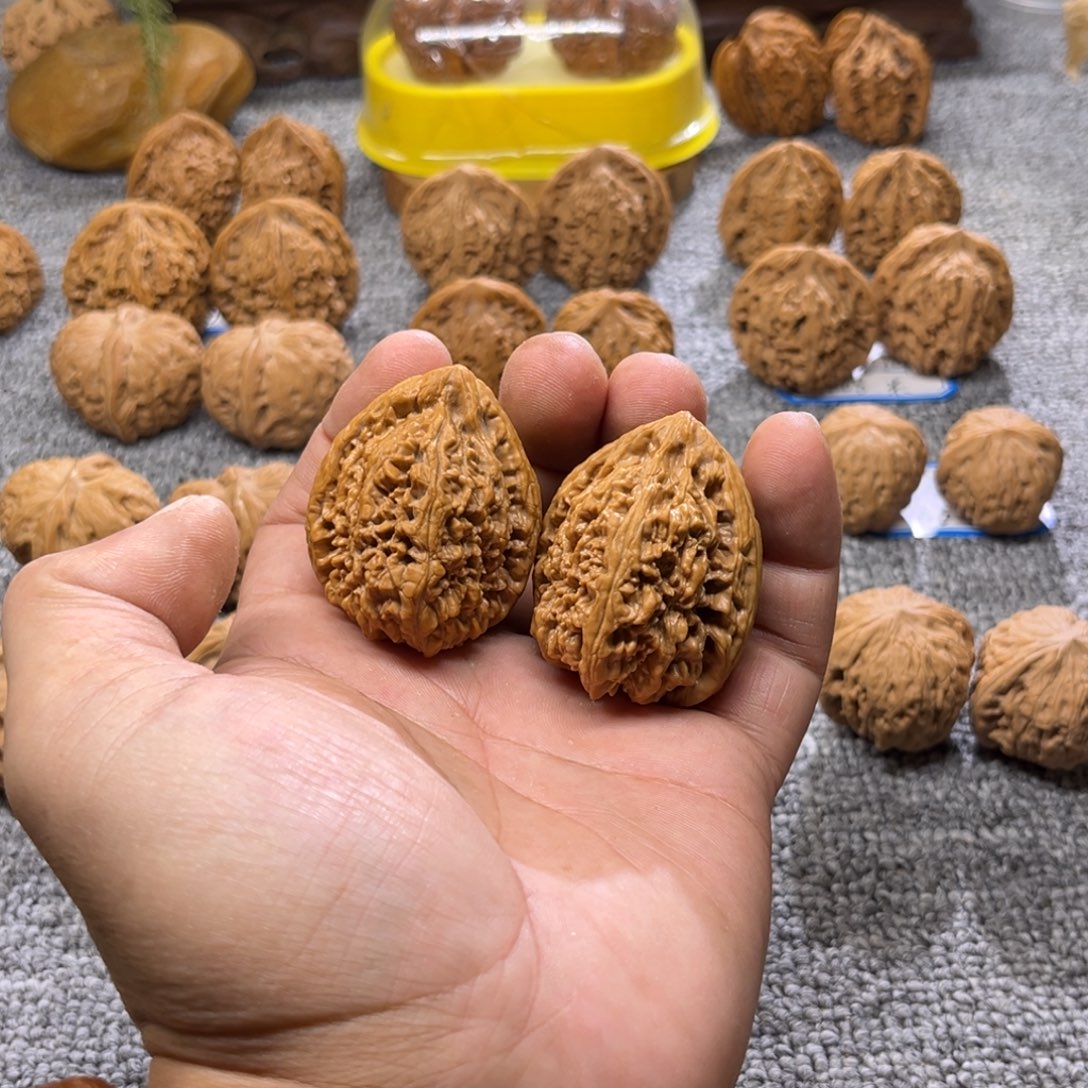 一***猪文玩核桃把件核尊全品