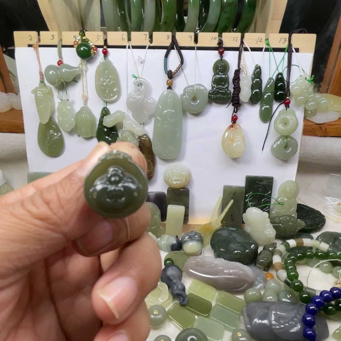 和田玉未镶嵌颈饰