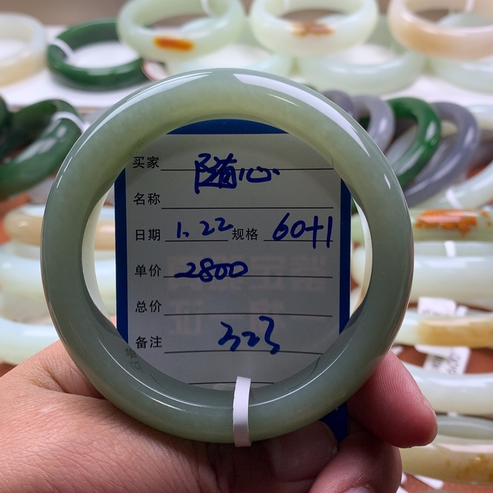 和田玉手镯未镶嵌随*?