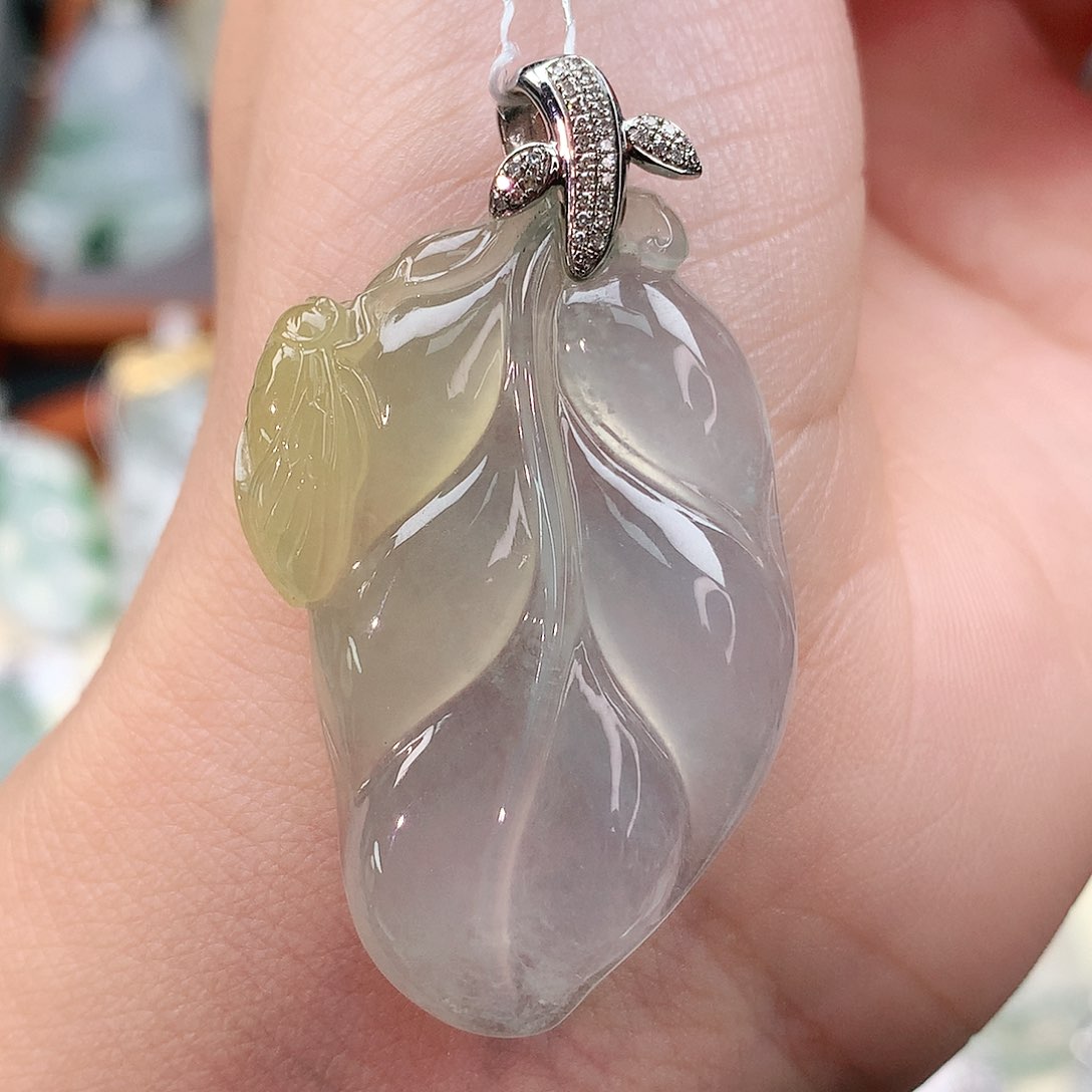 颈饰18K金镶嵌翡翠叶子