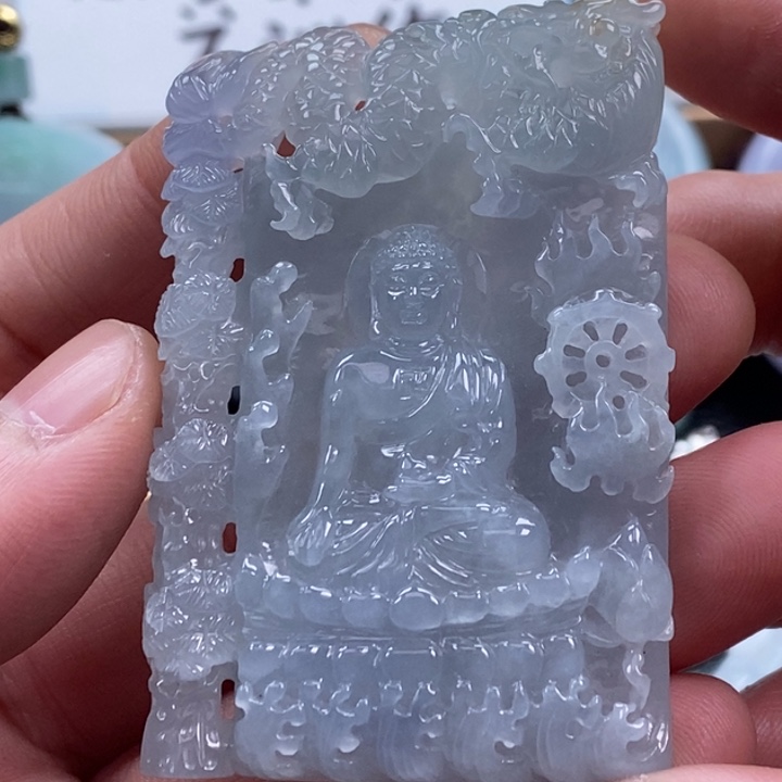 翡翠颈饰未镶嵌激***年翡翠