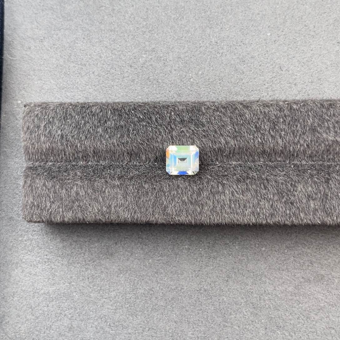 月光石裸石未镶嵌风****杨天然