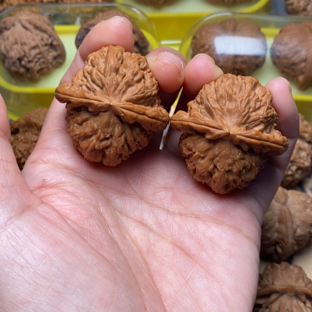 文玩核桃吊坠白狮子42