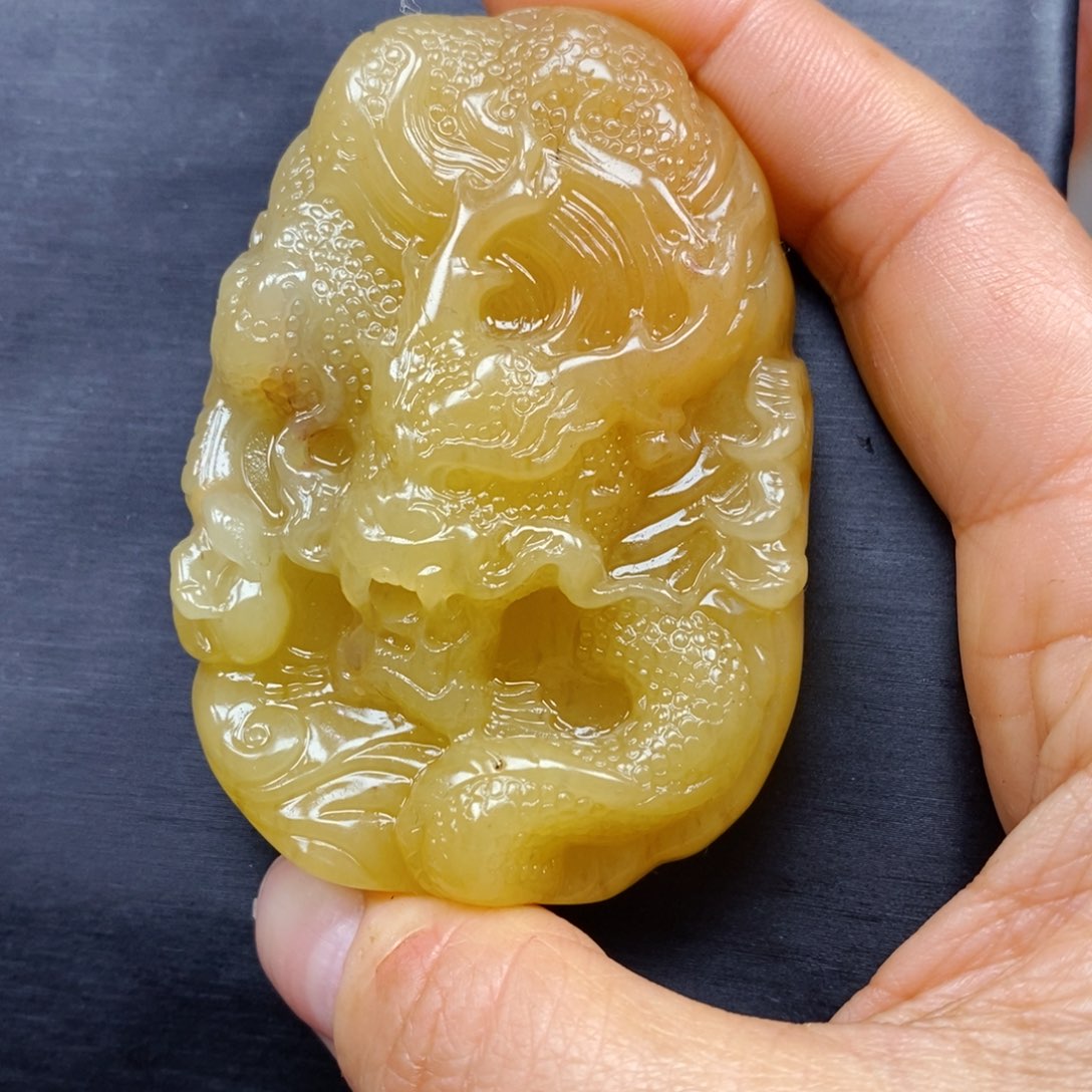 石英质玉（黄龙玉）颈饰未镶嵌