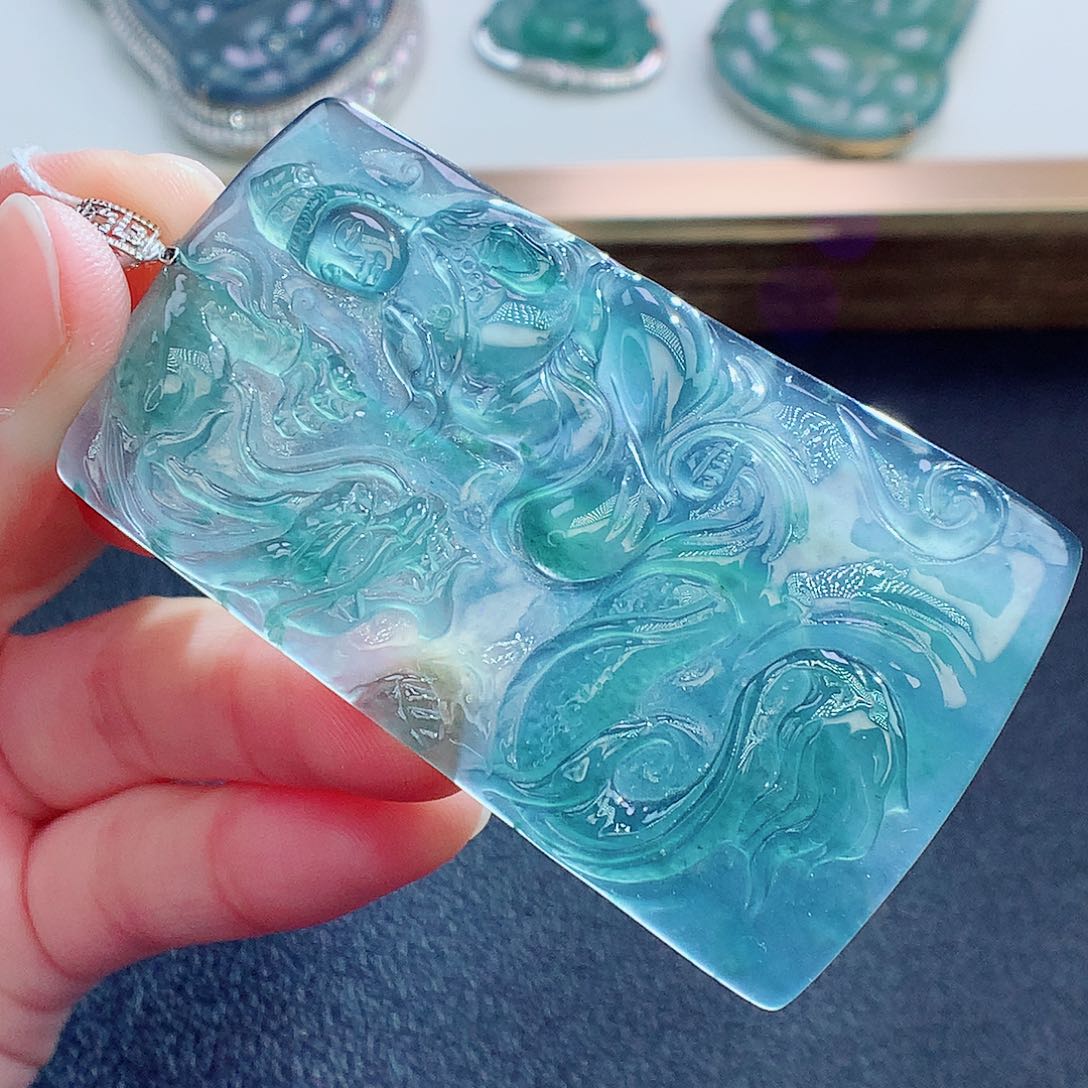 翡翠颈饰18K金镶嵌翡翠