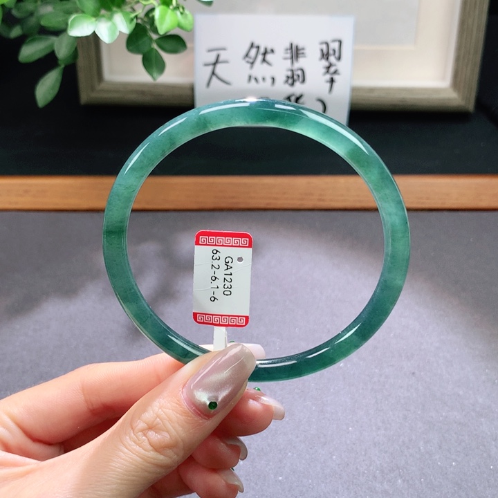 翡翠手镯未镶嵌天然翡翠手镯
