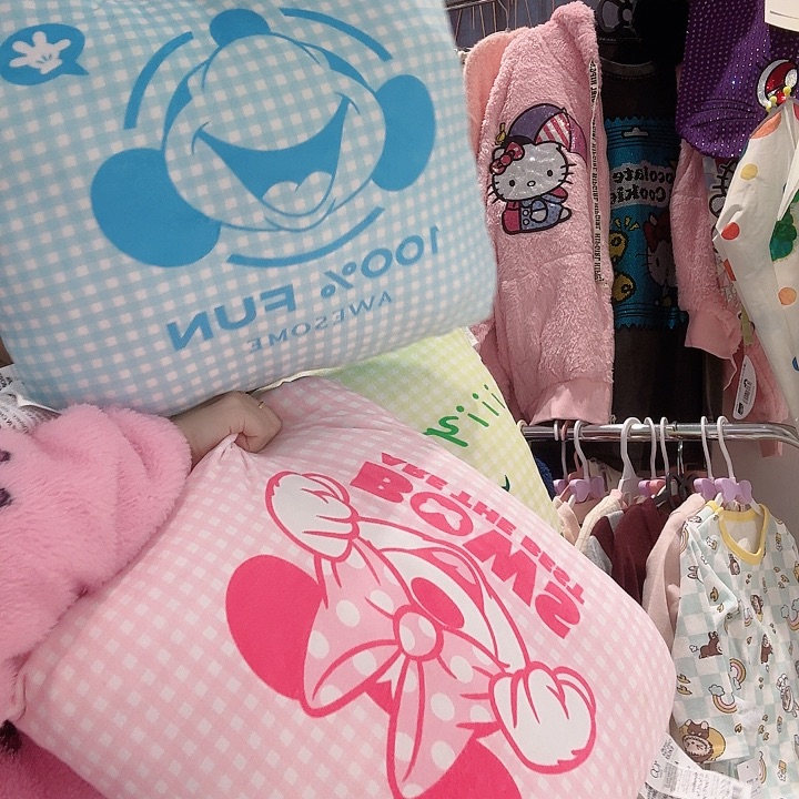 三个软糖抱枕特价不退