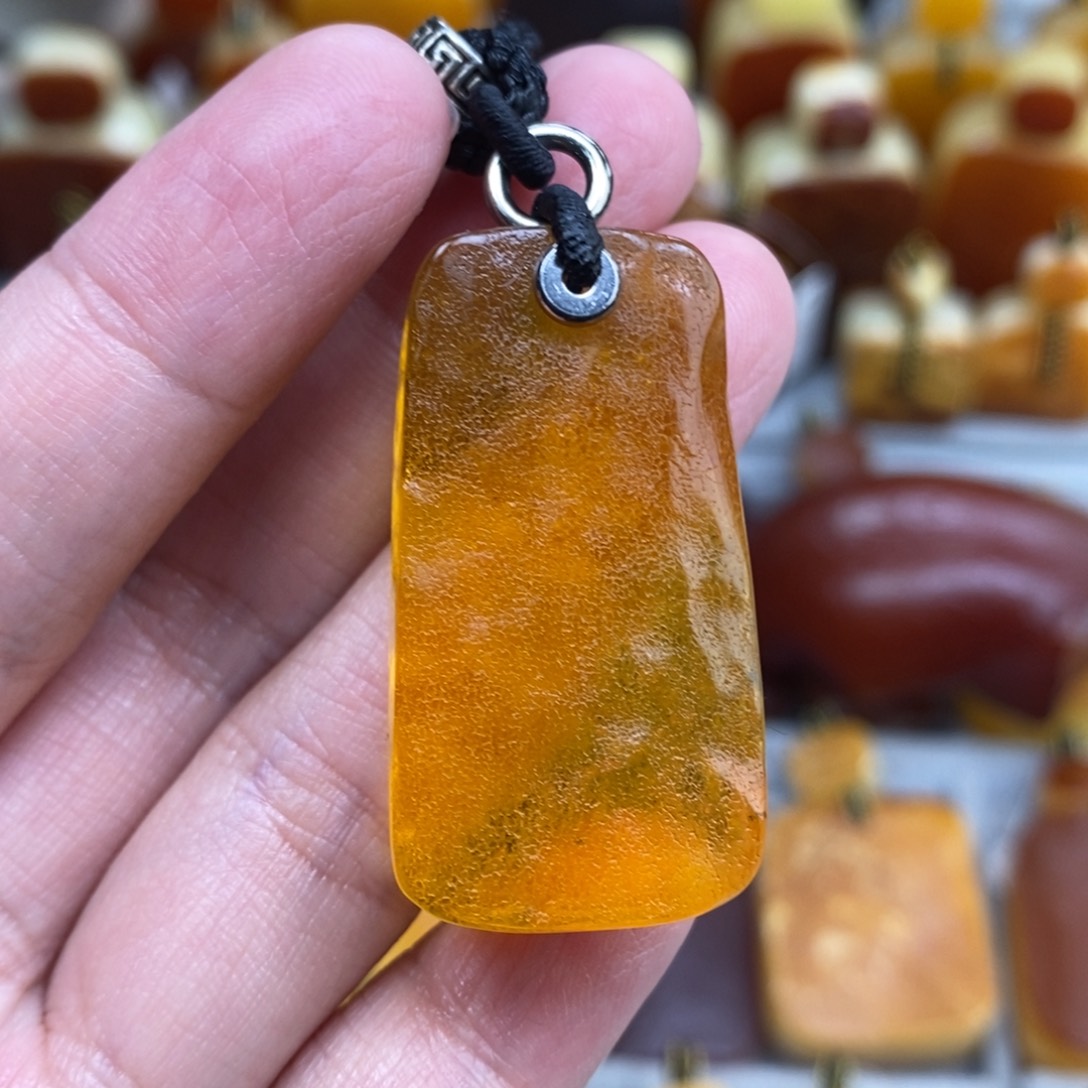 蜜蜡未镶嵌珠宝奇石