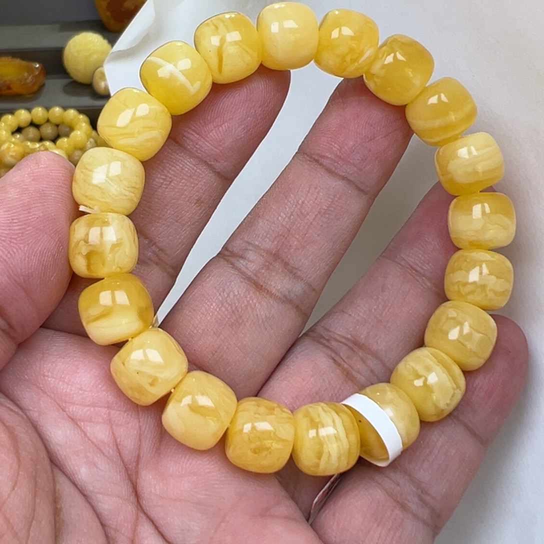 蜜蜡未镶嵌裸石11加18.32克