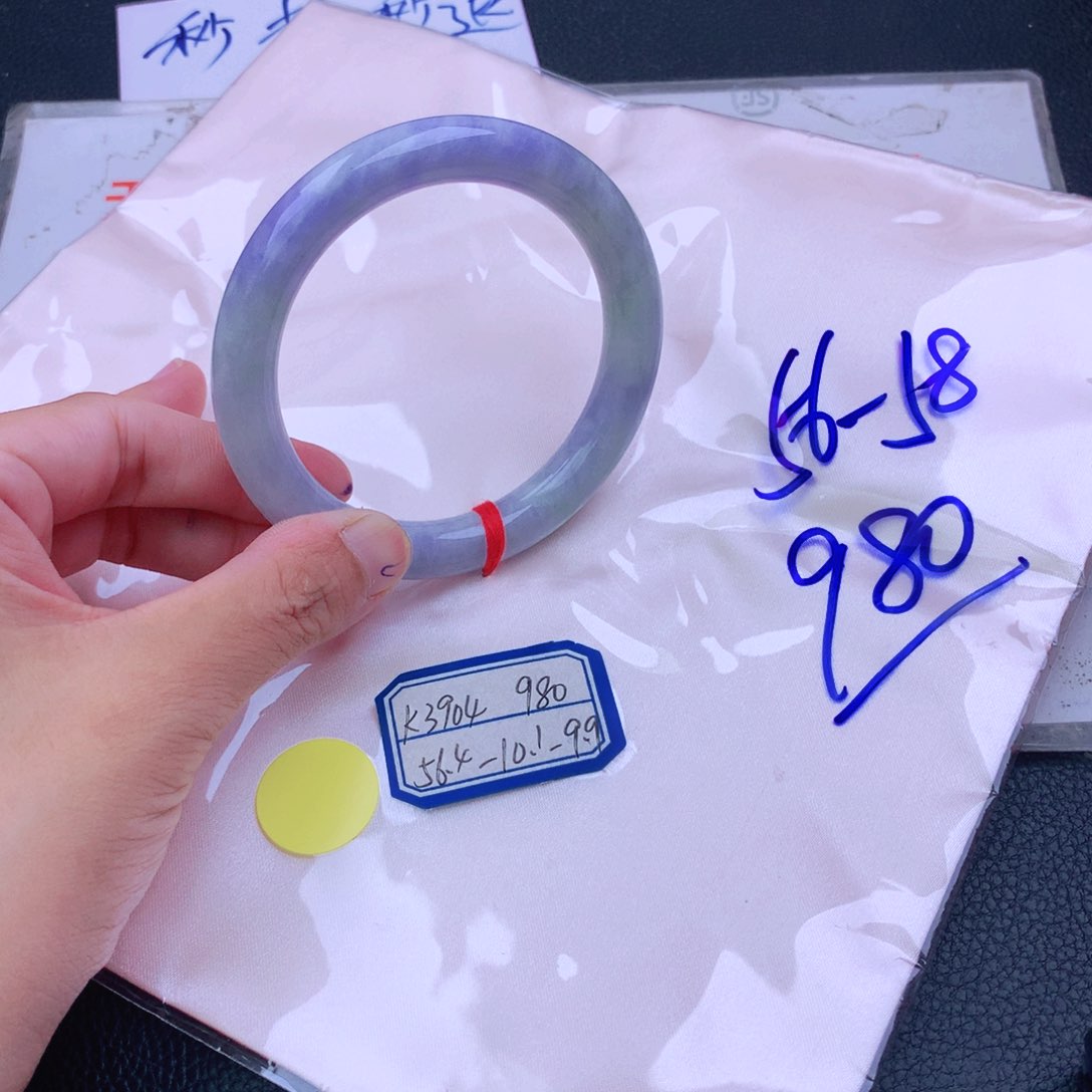 翡翠手镯未镶嵌翡翠