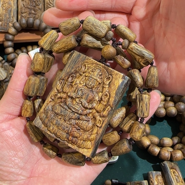 沉香吊坠快***孩白棋千手观音吊坠高货