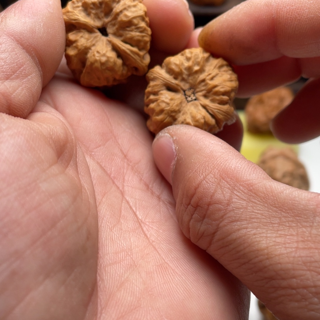 C***t文玩核桃吊坠蛤蟆头核桃 31