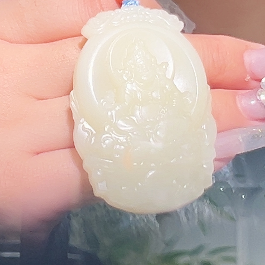 孙***森和田玉未镶嵌颈饰