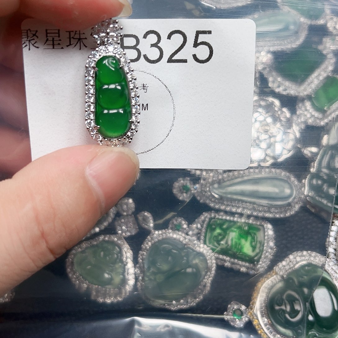 翡翠颈饰未镶嵌翡翠325