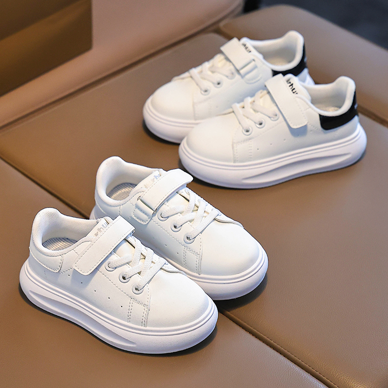 小黄鸭幼儿园小白鞋新款男女童小中童白色板鞋低帮软底儿童运动鞋