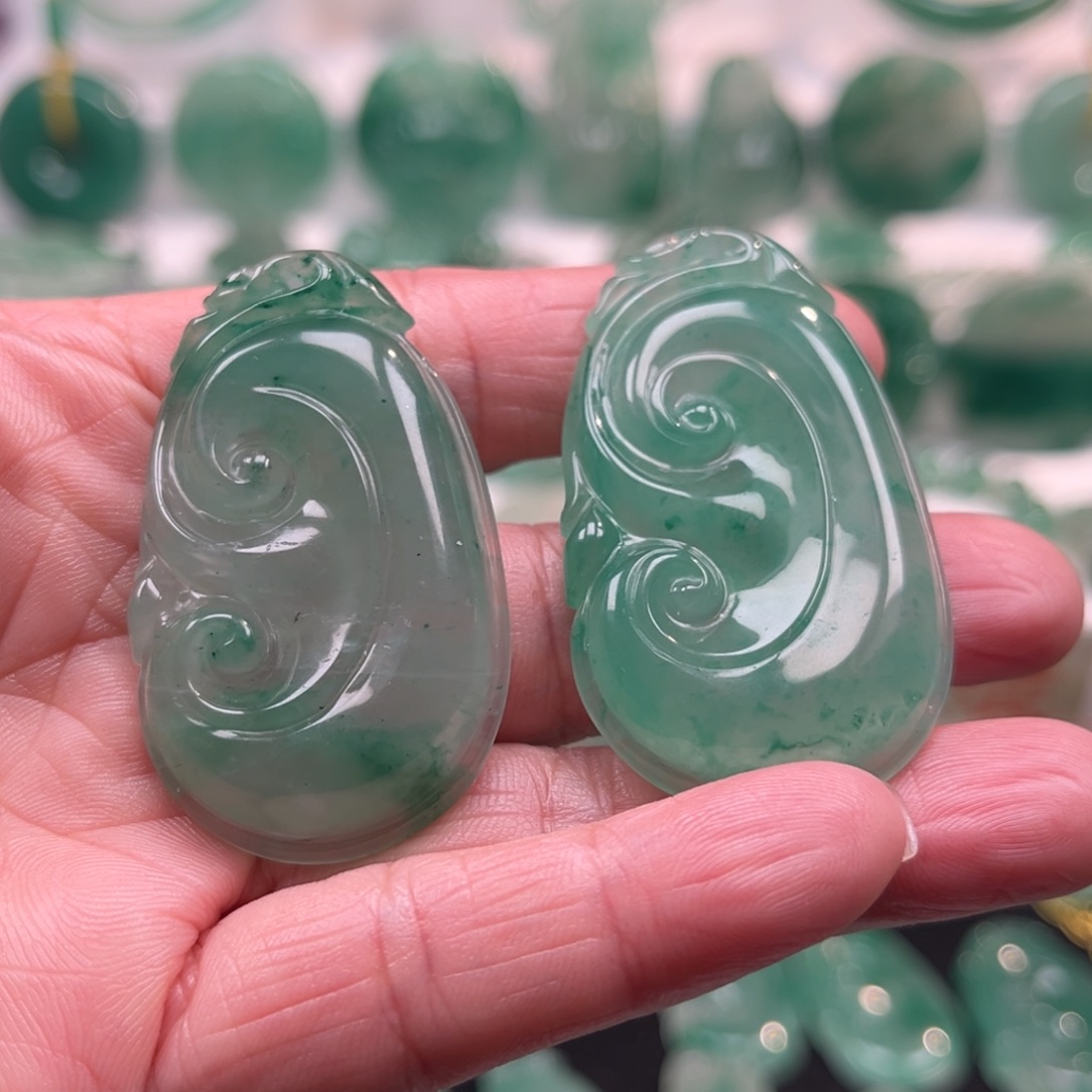 石英质玉吊坠(不含链)合金