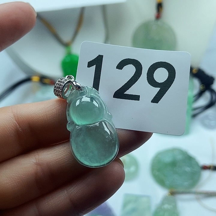 翡翠吊坠(赠链)未镶嵌