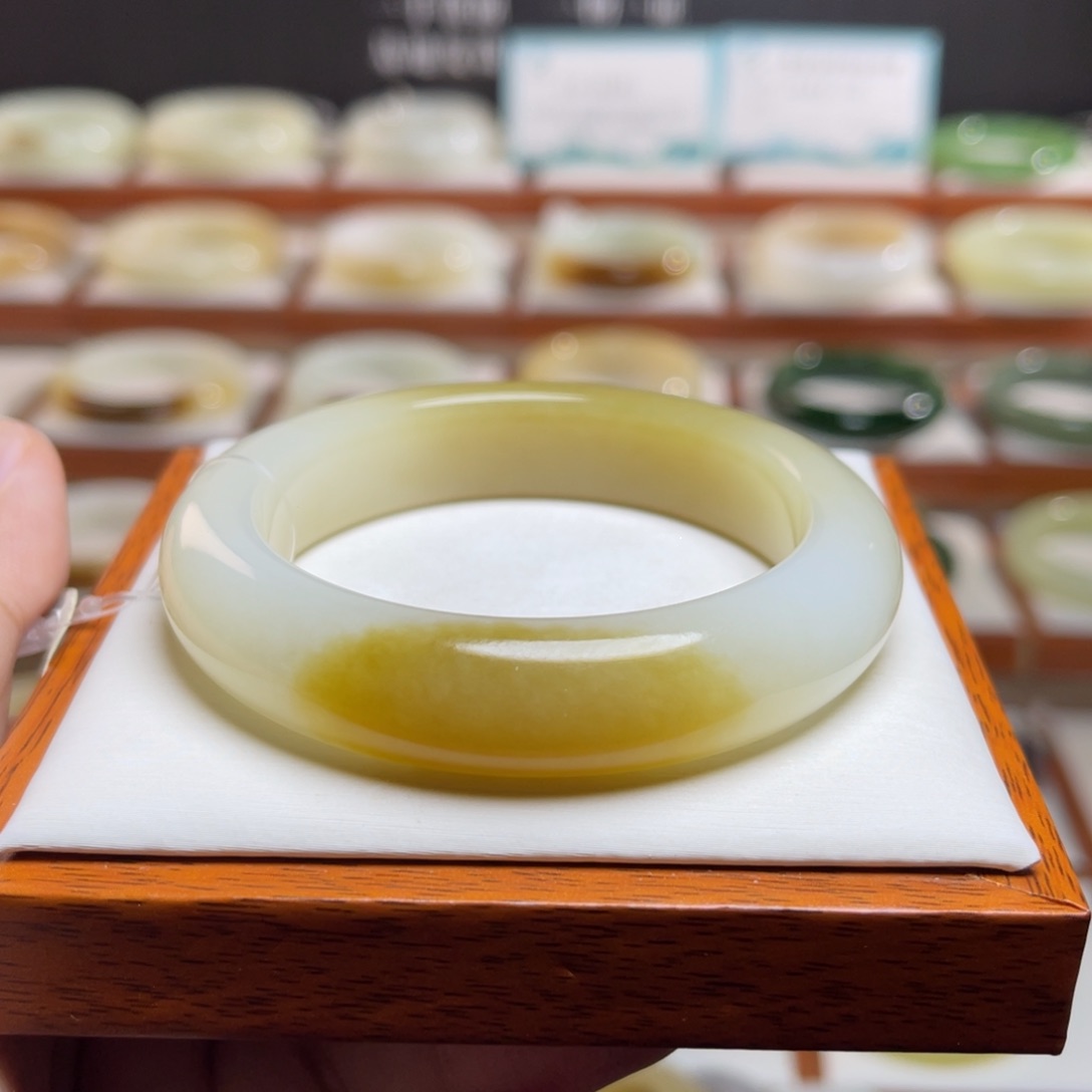 【闪购商品】未镶嵌手镯和田玉