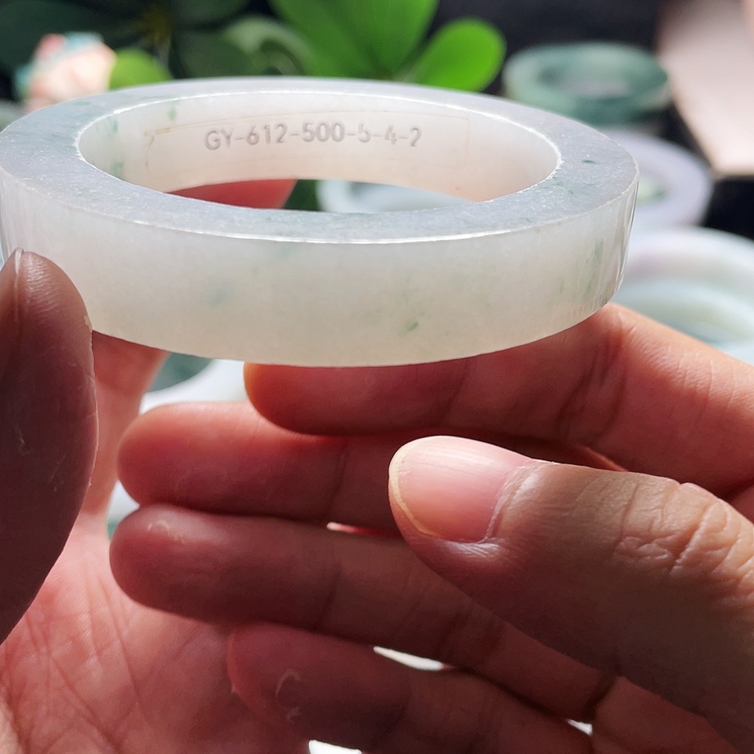 金***聚定制翡翠未镶嵌手鐲
