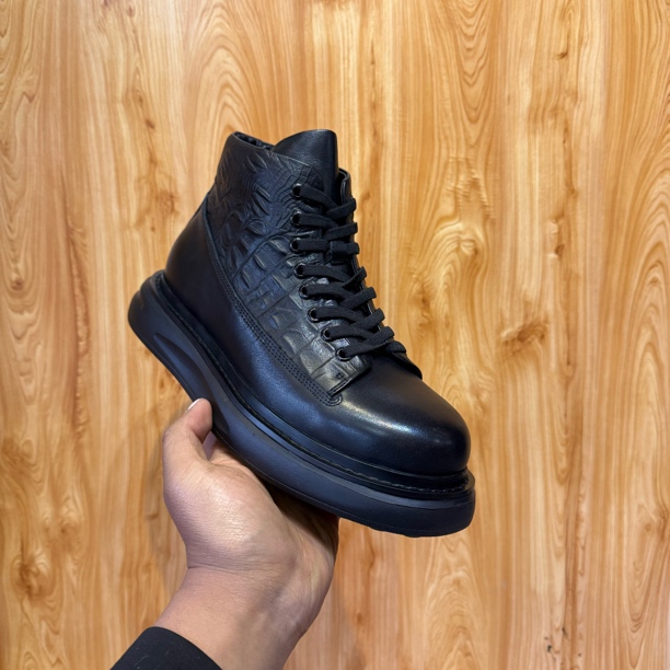 冬季男士英伦风厚底高帮真皮耐磨保暖马丁靴