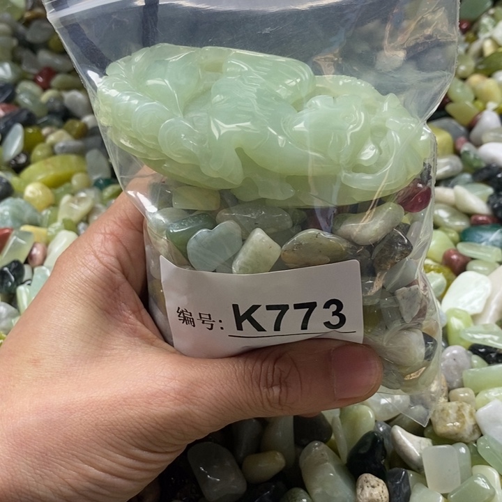 蛇纹石玉鱼缸石未镶嵌