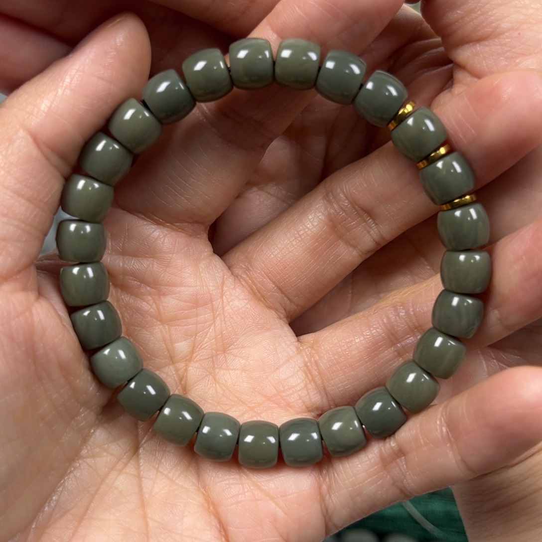 和田玉手链未镶嵌卡8直切