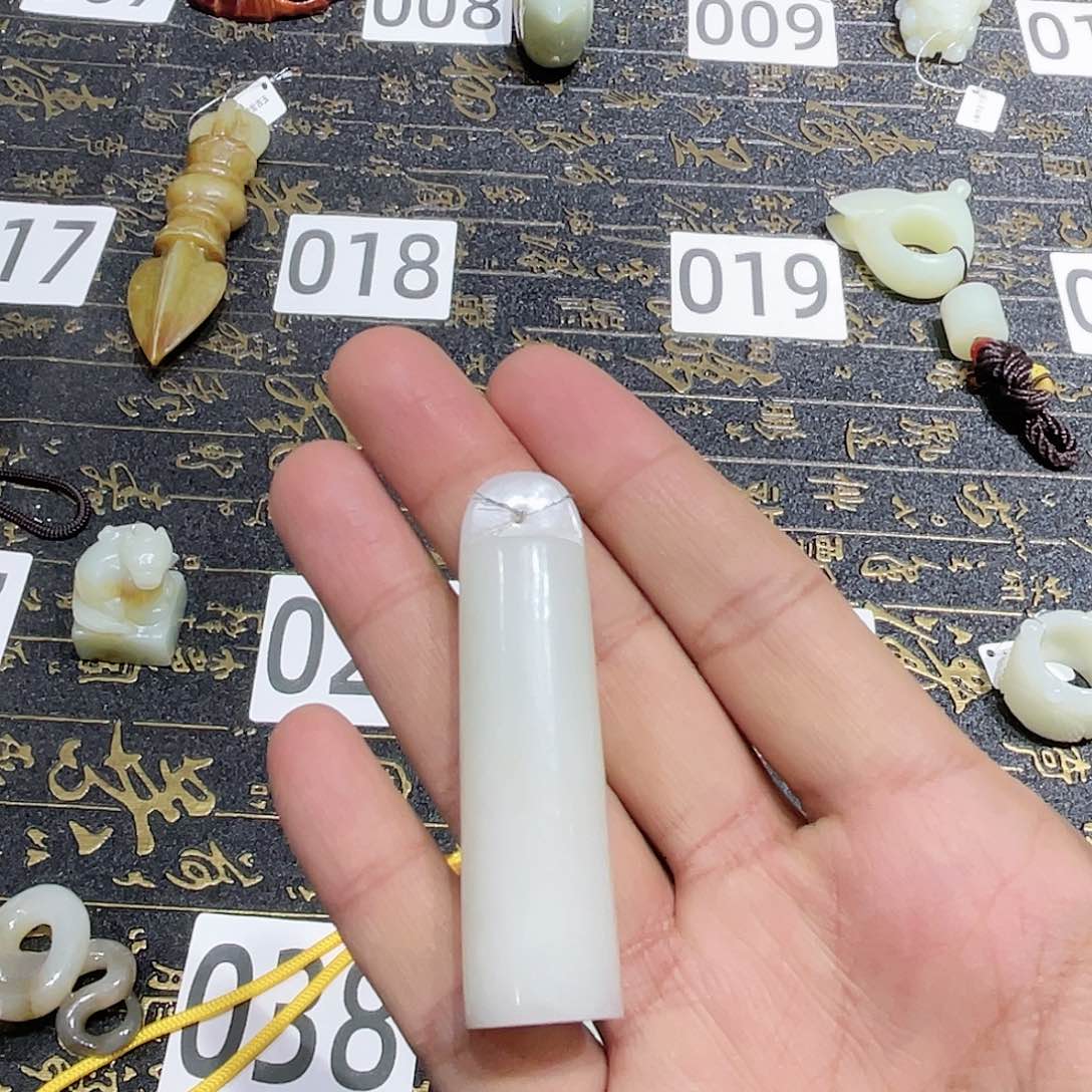 和田玉吊坠未镶嵌宿**剑