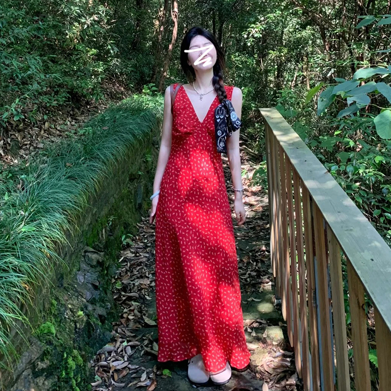 3859法式性感吊带连衣裙子女装夏季2024新款海边度假气质收腰长裙