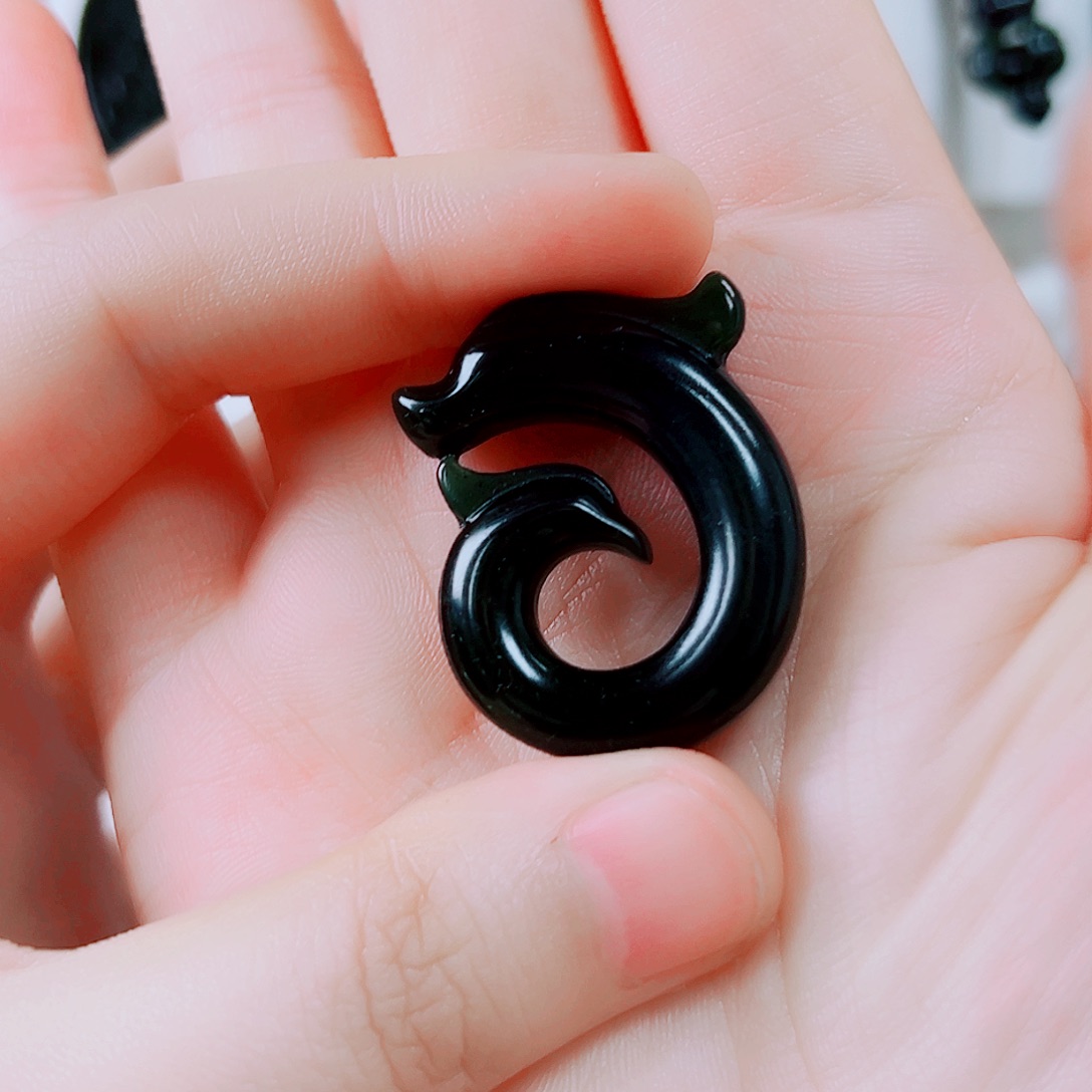 发***雪蛇纹石玉未镶嵌颈饰