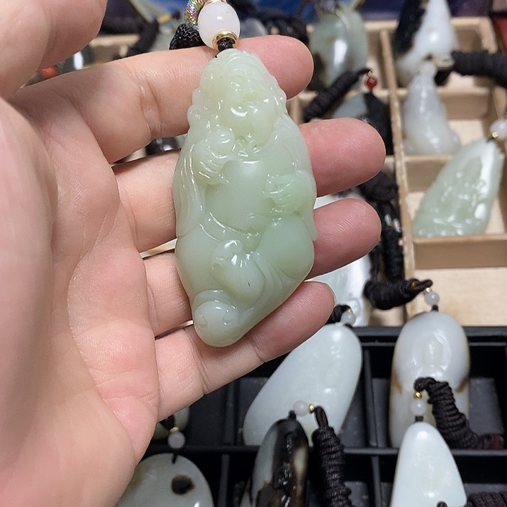 想***单和田玉未镶嵌颈饰