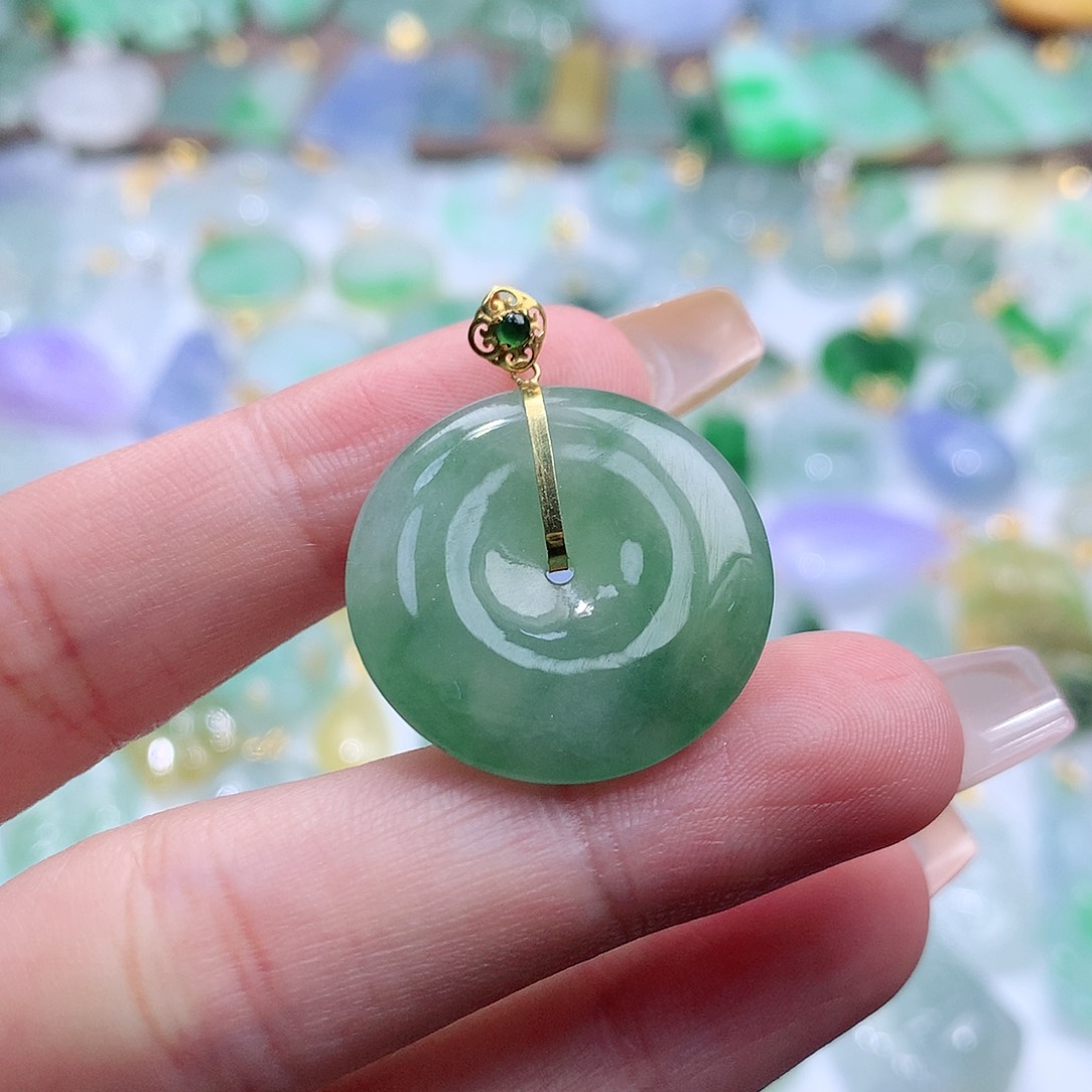 翡翠颈饰未镶嵌翡翠