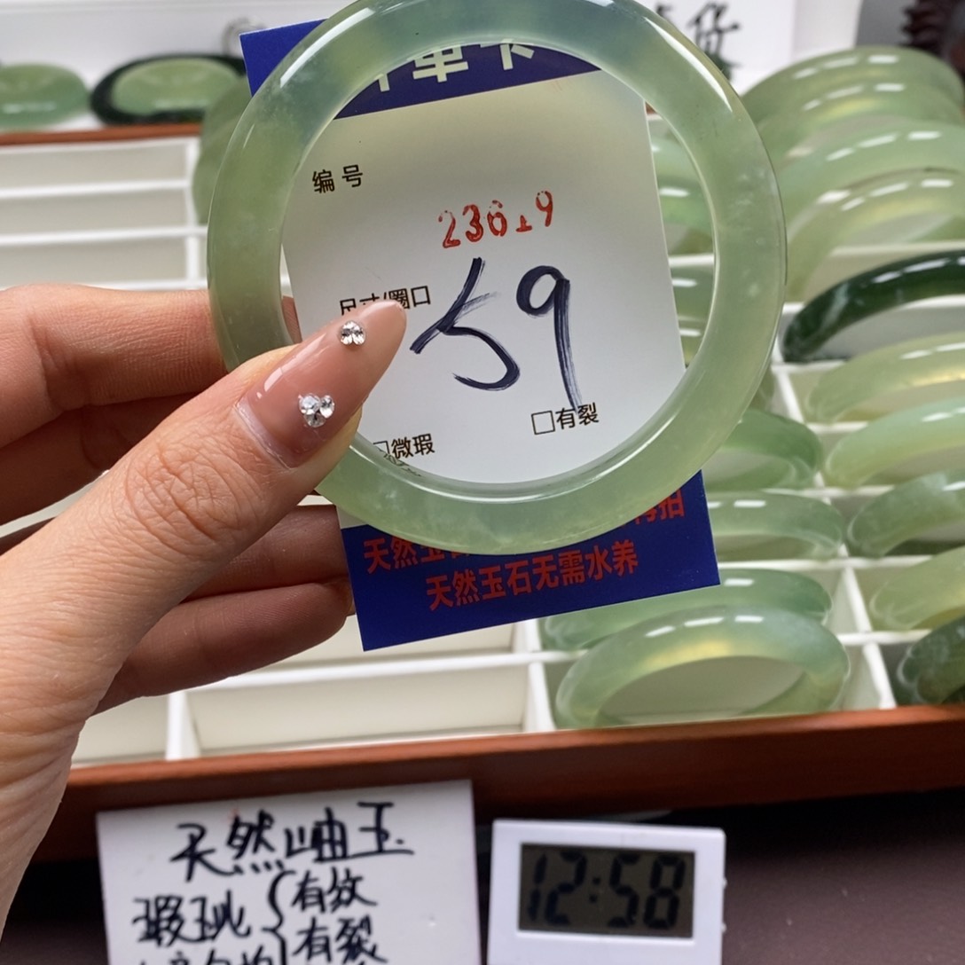 蛇纹石玉手镯未镶嵌
