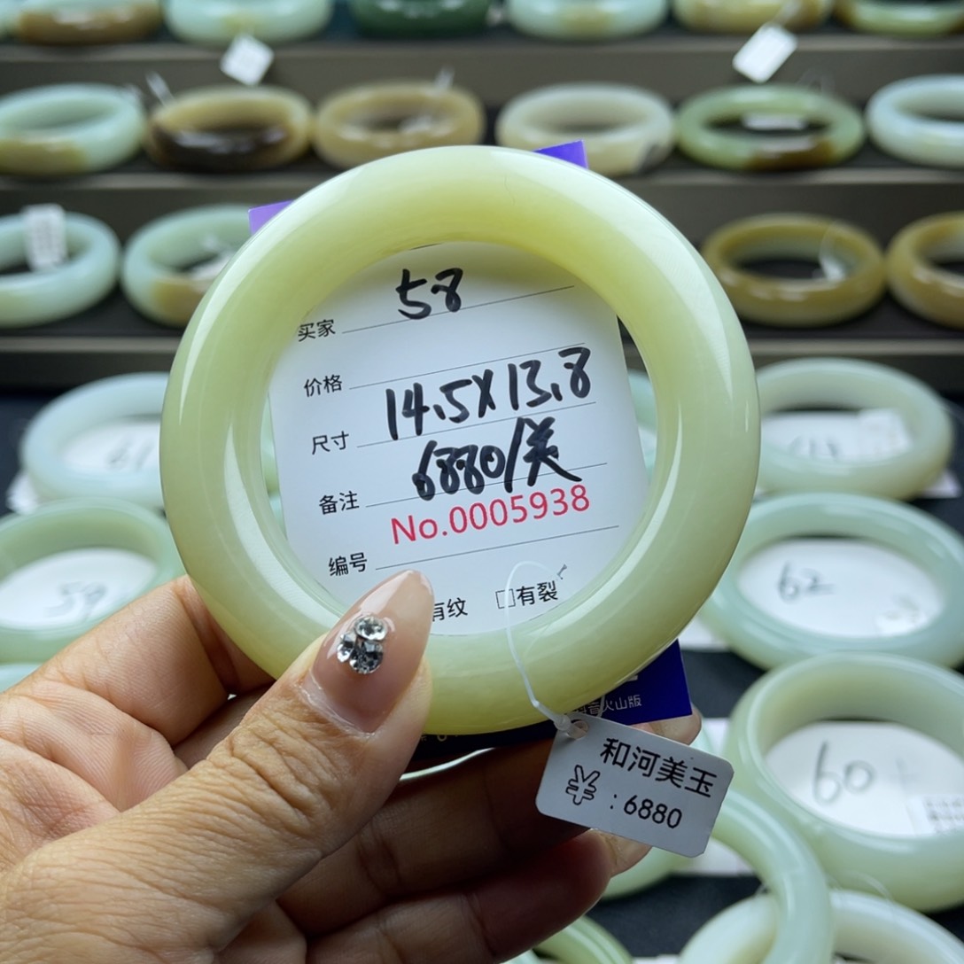 和田玉手镯未镶嵌云*