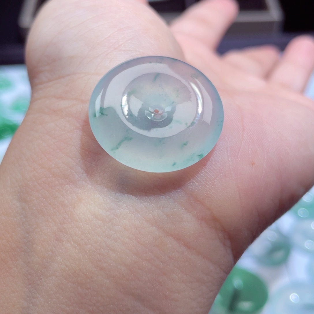 颈饰未镶嵌翡翠平安扣