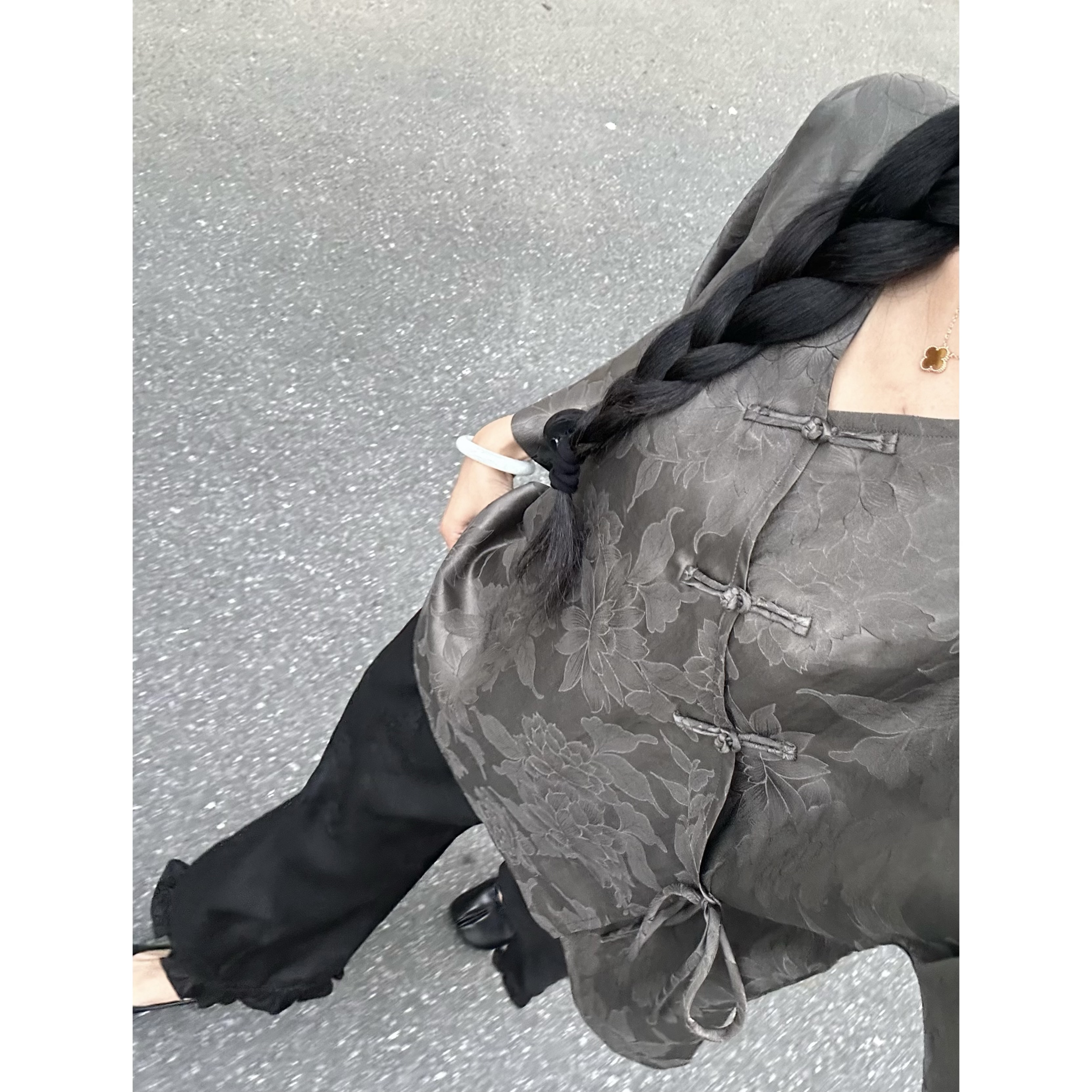 高级灰V领毛衫100%桑蚕丝香云纱花萝70长度120胸围
