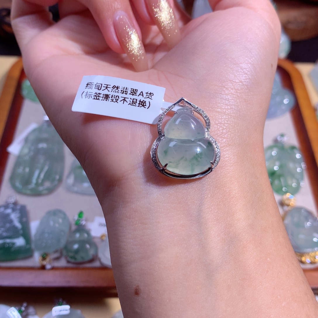 翡翠吊坠(不含链)18K金镶嵌