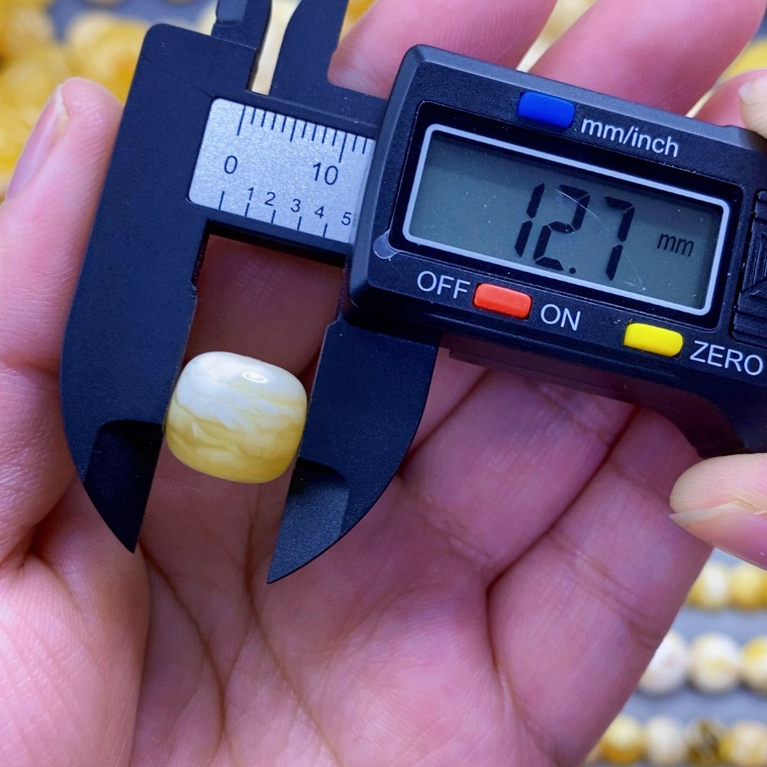 未镶嵌琥珀珠宝奇石