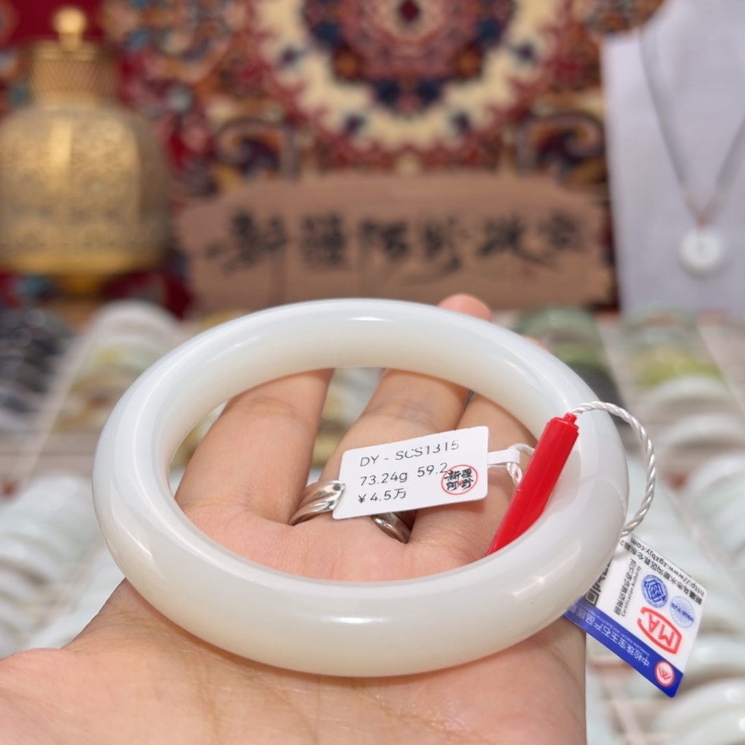 和田玉未镶嵌手镯