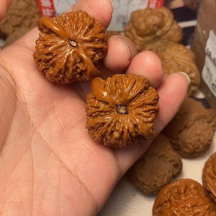 X****文玩核桃吊坠满35