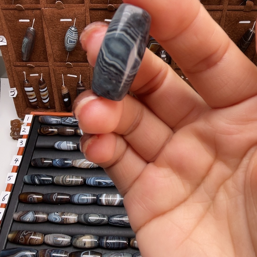 麦****玛瑙/玉髓未镶嵌颈饰