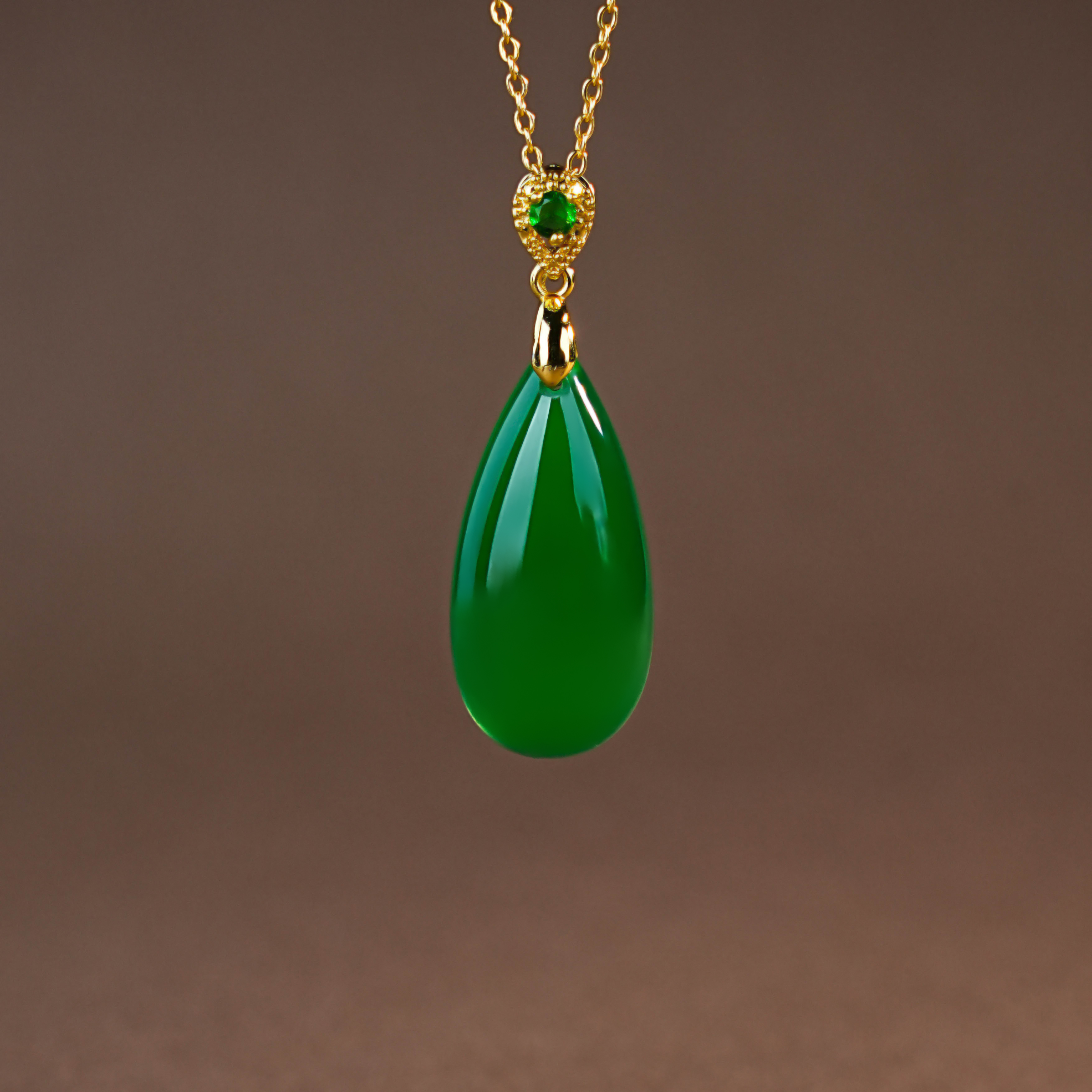 Y-527 绿色天然玛瑙水滴吊坠 赠链