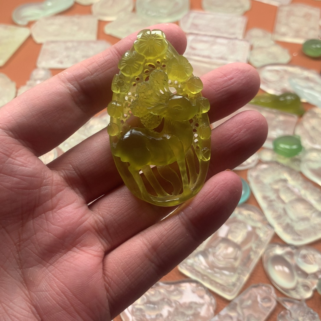 蛇纹石玉颈饰未镶嵌