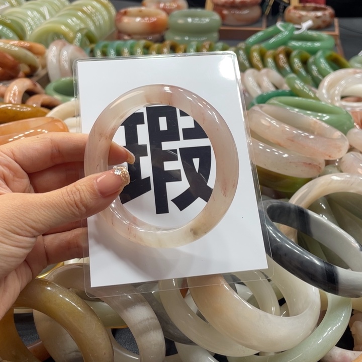 幸***天石英质玉未镶嵌珠宝奇石60