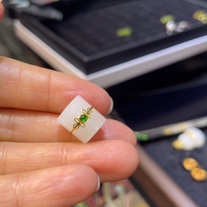 和田玉18K金镶嵌颈饰